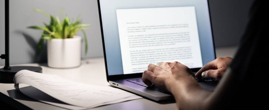How do resume writing services help job seekers create strong applications?